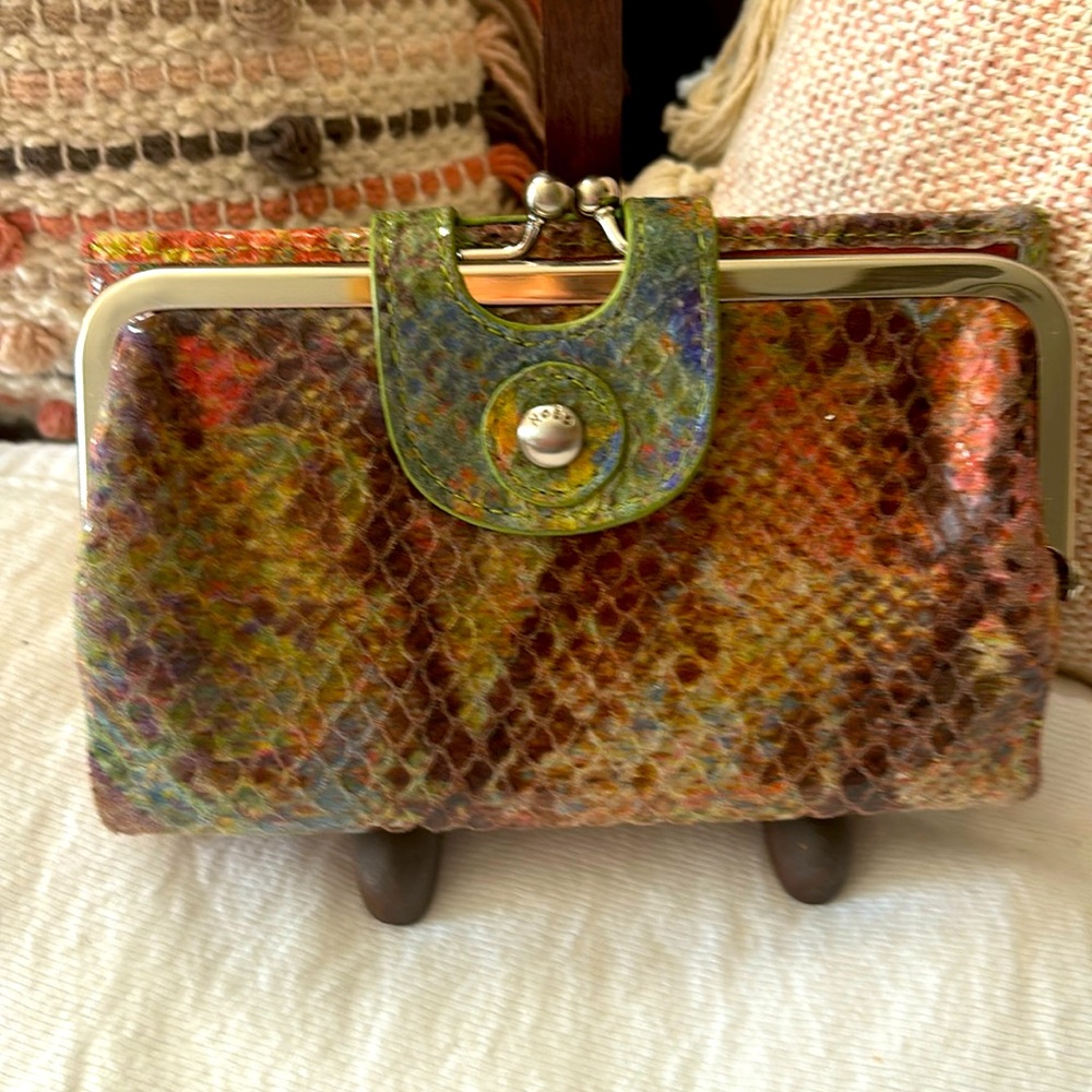 Hobo Multi colored Alice wallet
